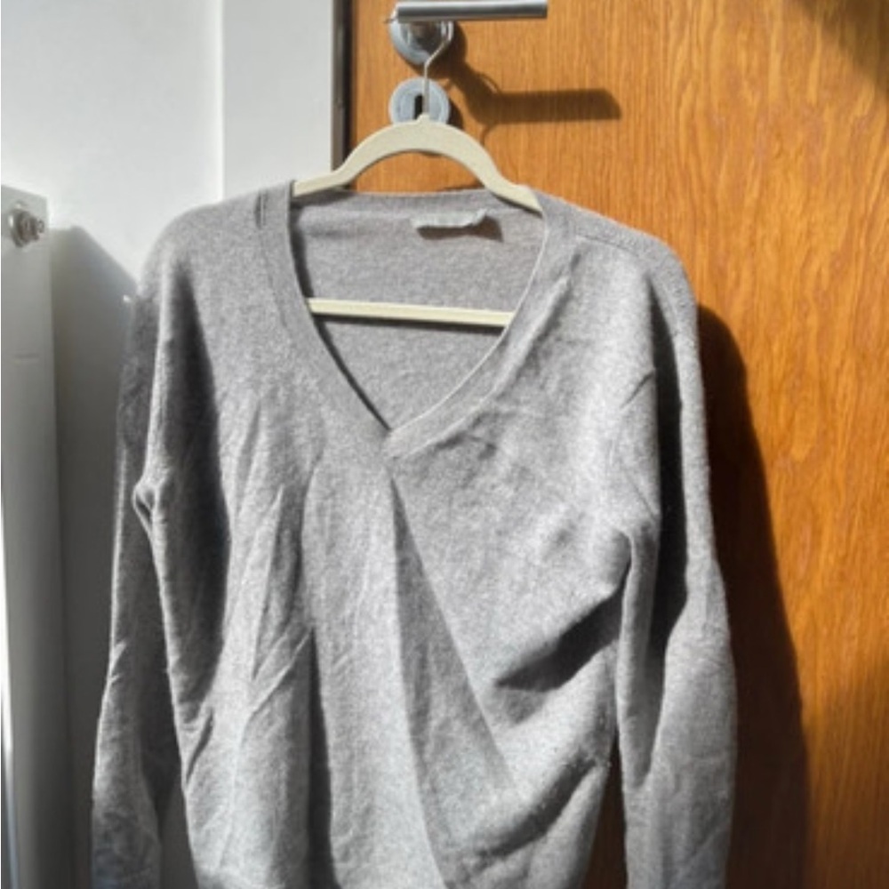 Vince Gray V-Neck Sweater XS